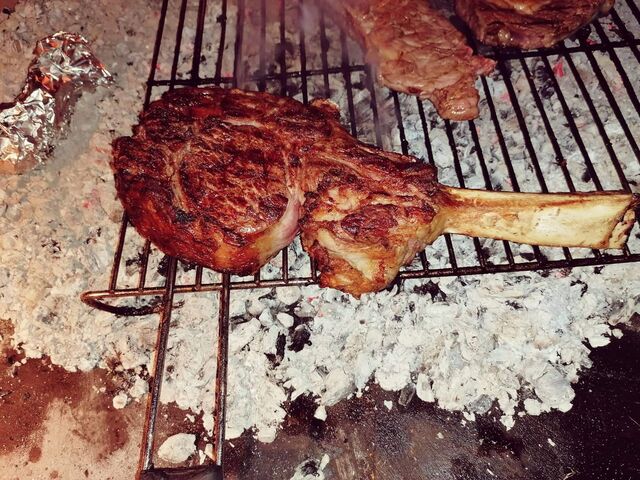 Le tomahawk de bœuf black Angus 