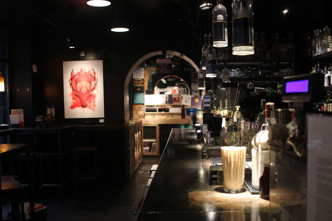 RAL8022 Cocktail Bar