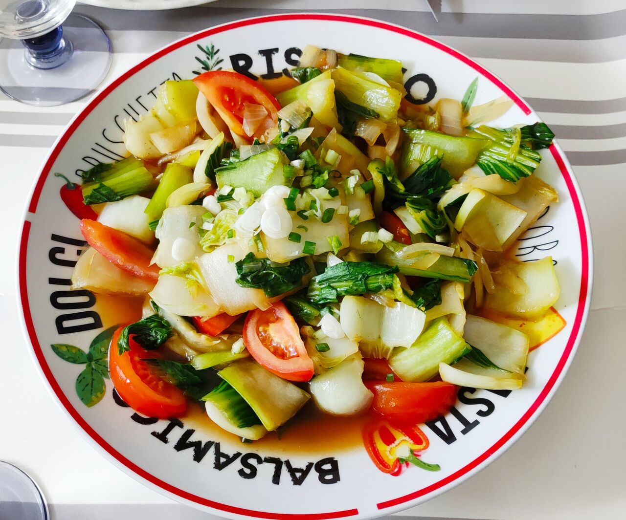 Sauté de légumes (pad choy,choux blanc,tomates et oignons)