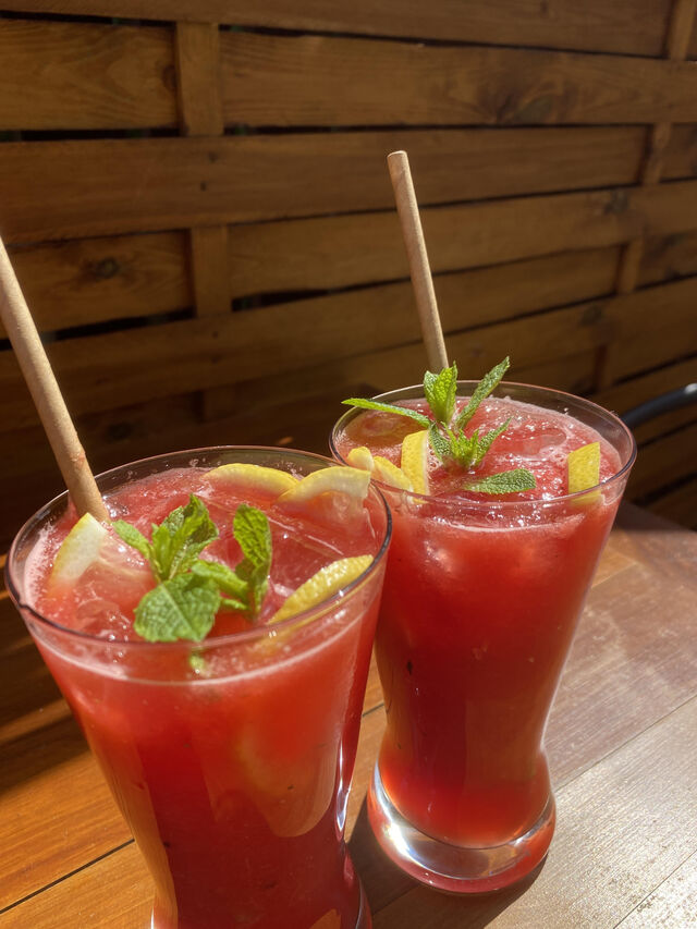 Lemoniada truskawkowa (dostępna w sezonie)