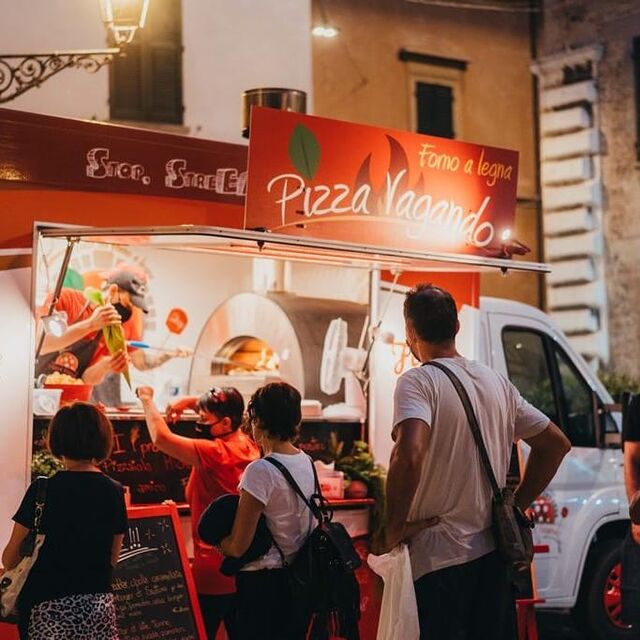 FoodTruck PizzaVagando con Forno a Legna