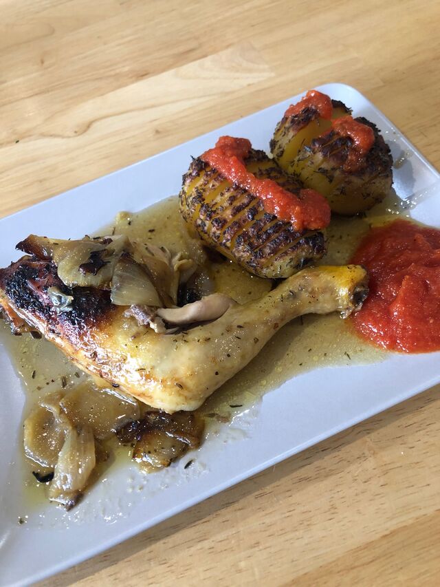 Cuisse de poulet rôtie, pomme de terre à la suédoise, ketchup maison