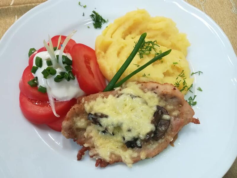 Schab zapiekany z pieczarką i serem