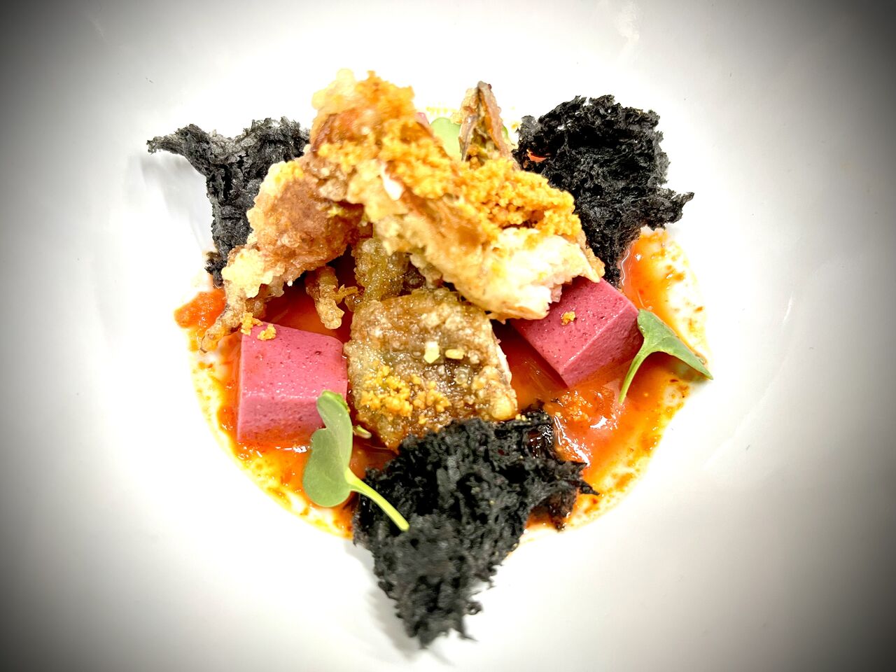 Curri vermell de cranc amb remolatxa
