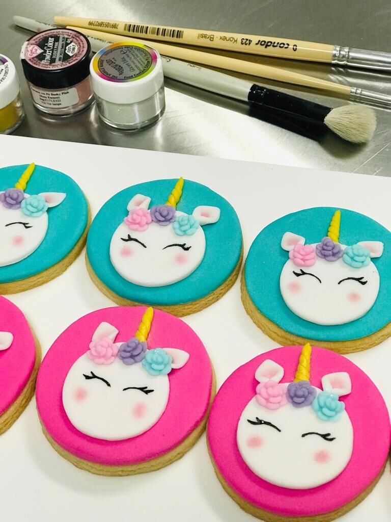 Muitas opções de temas de biscoitos para deixar a sua festa linda e mais colorida!