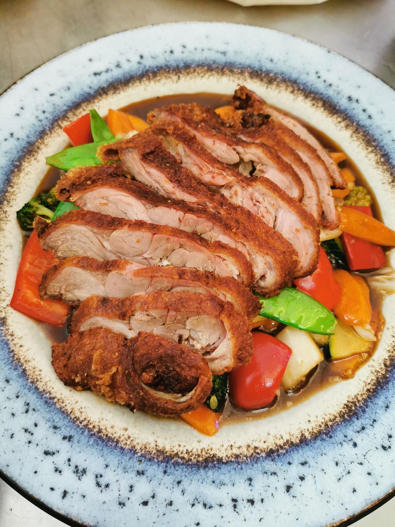 Wok Gemüse mit knuspriger Ente