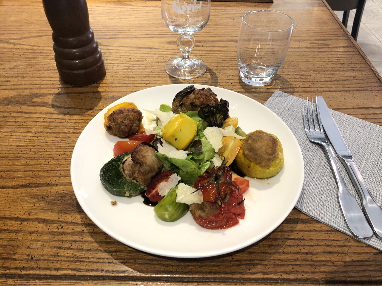 Farcis Niçois, Salade de Jeunes Pousses.