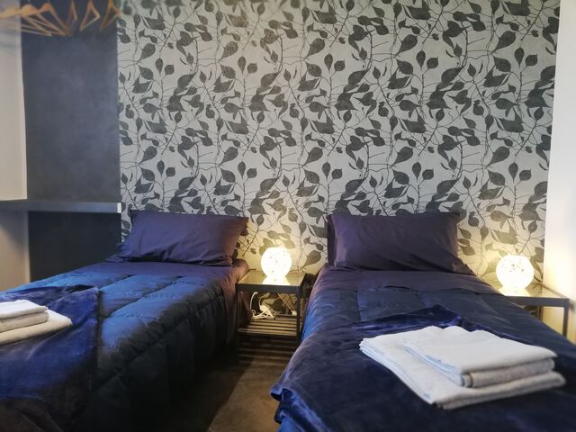 Camera Superga
Singola con bagno privato € 35
Doppia con bagno privato € 45
2.30 € tasse di soggiorno
Colazione inclusa