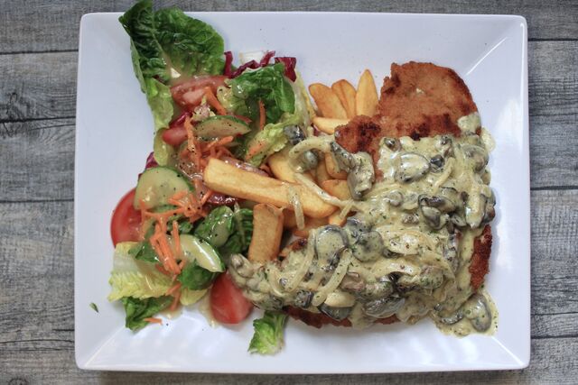 Jägerschnitzel with fries and a side salad with fig dressing