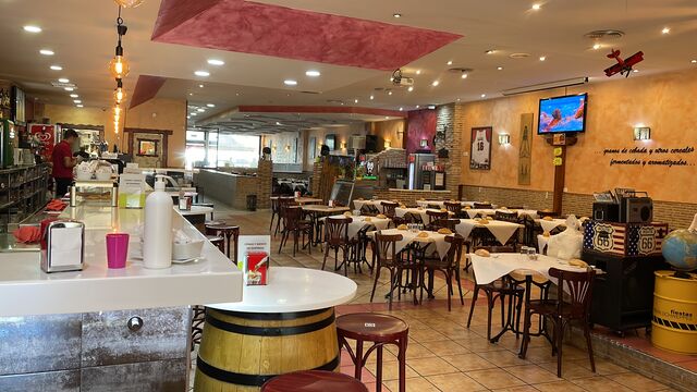 Amplias zonas de Barra y espacios