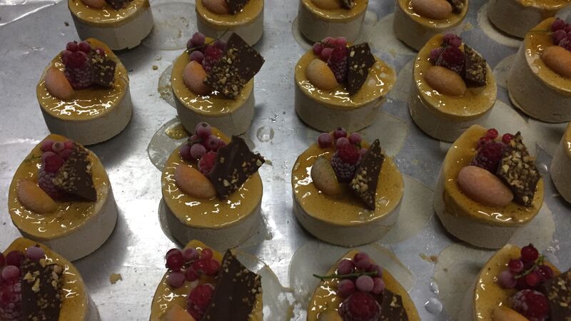 pastel mus semifrio de pera y caramelo
