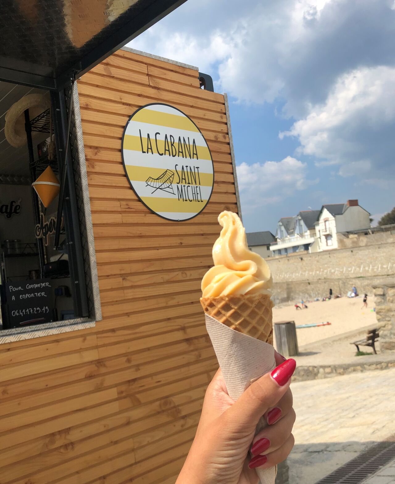 Glace à l'italienne face à la mer