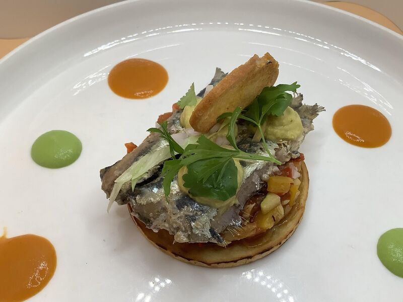 Sablé, tomates du jardin et maquereaux fumés maison.