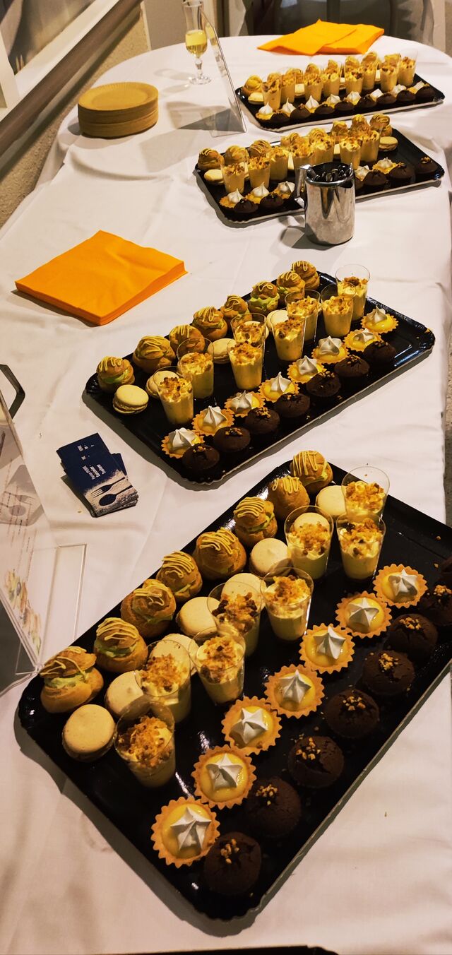 Moelleux chocolat-amandes
Tartelette au citron meringuée
Petit chou à la pistache
Macaron spéculoos
