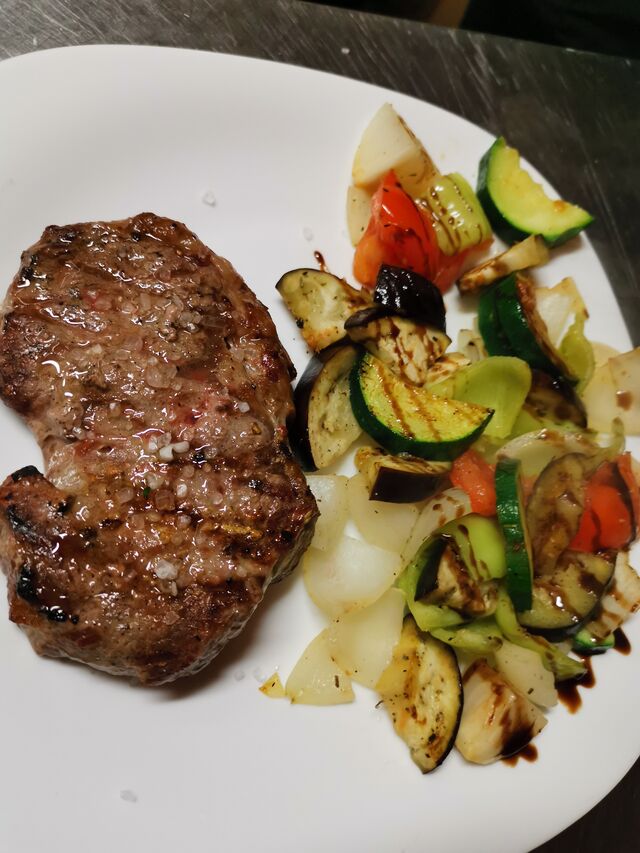 Rib Eye s grilovanou zeleninou