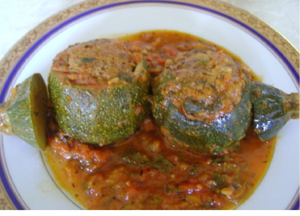 Courgette farcis 6 € les 2 pièces (Courgettes farcis aux légumes et à la viande hachée)