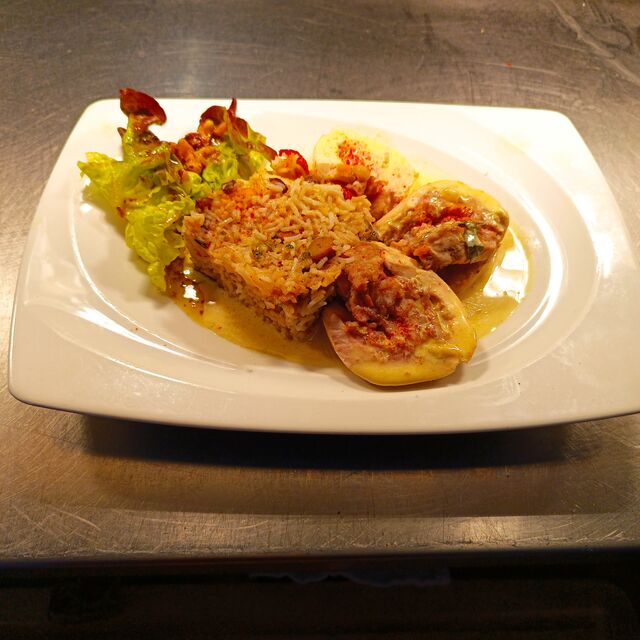 Ballotine de poulet farcie, sauce pain d'épices, avec son riz dit 