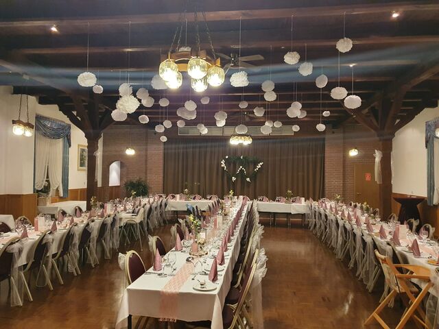 großer Saal mit Bühne