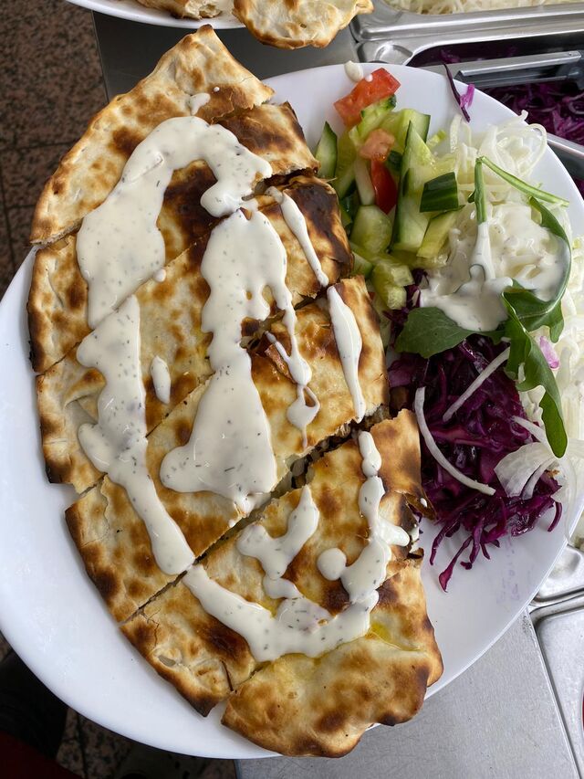 Calzone-Döner mit Salat 