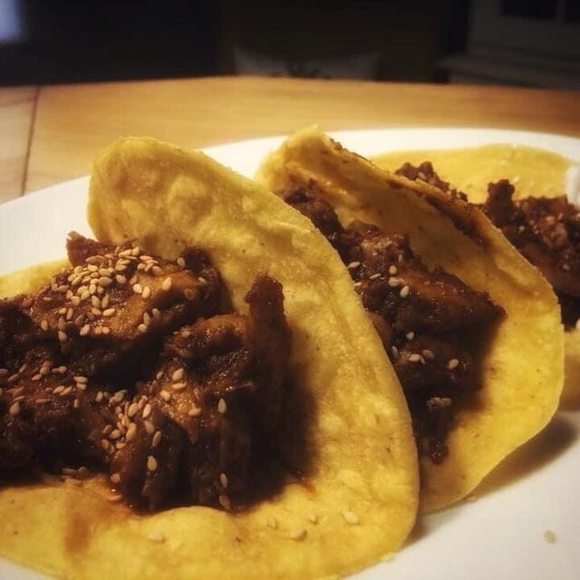 Tacos de Heura con auténtico mole Mexicano 