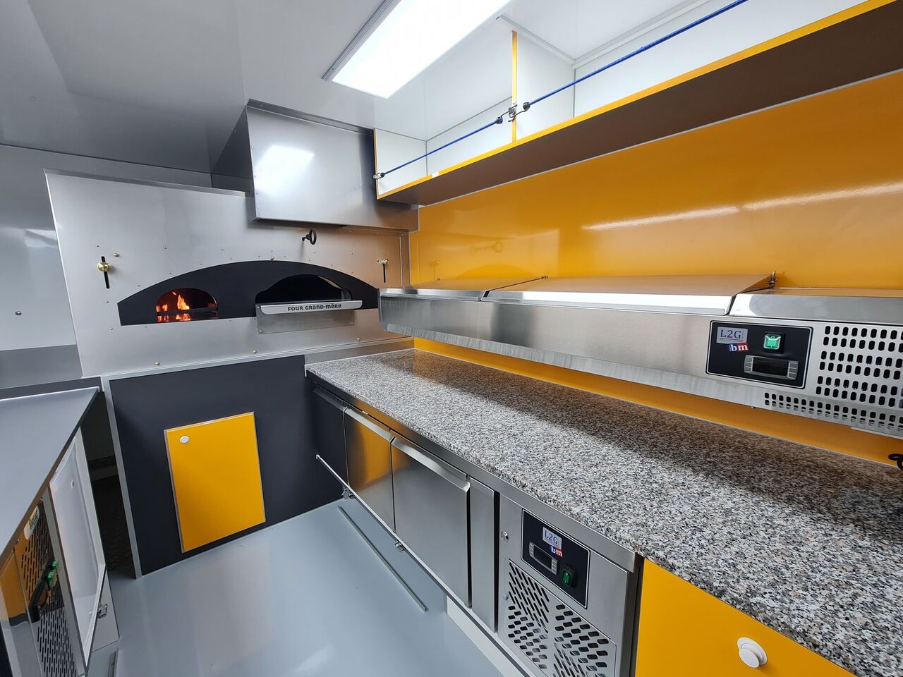 Intérieur de votre nouveau camion pizza