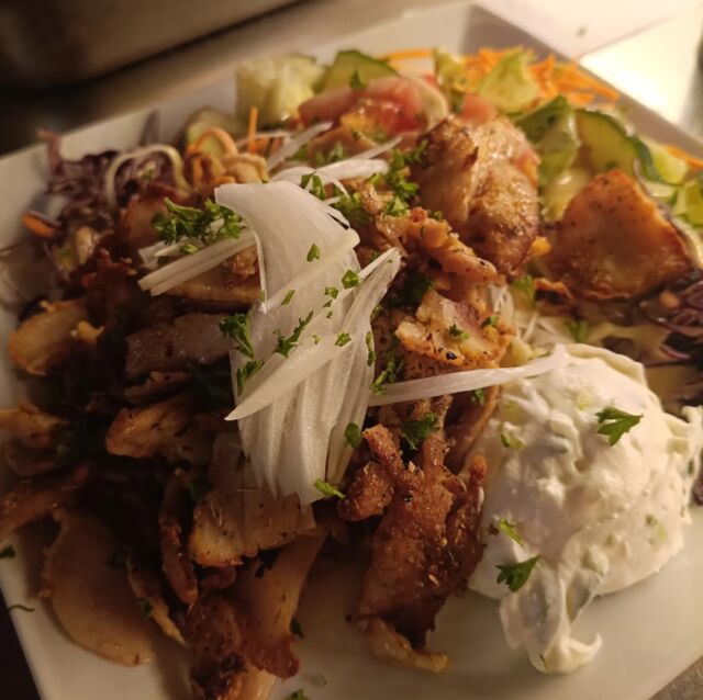 Salatteller mit Gyros
