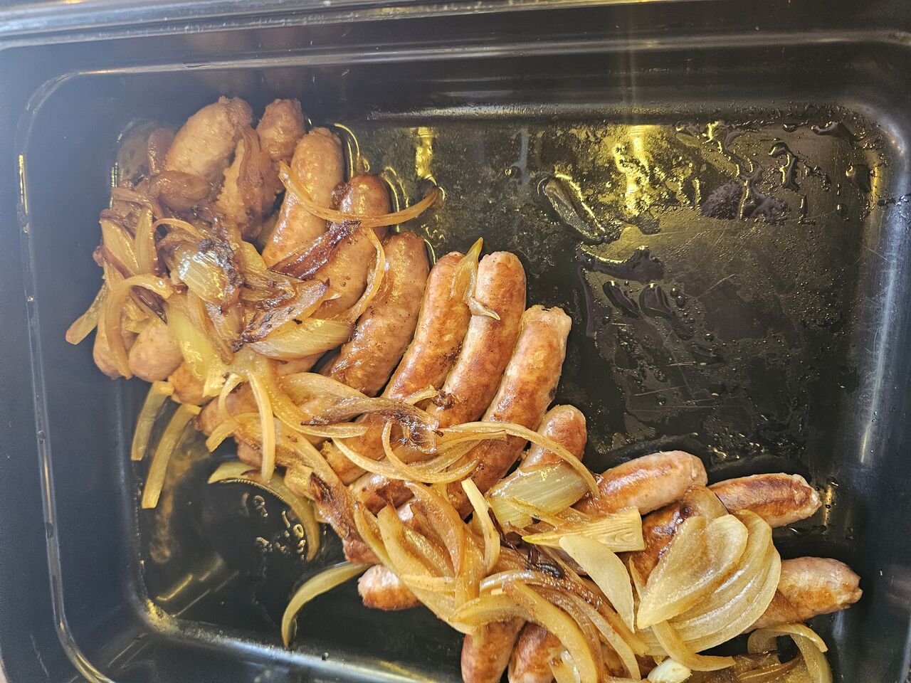 Salchichas encebolladas