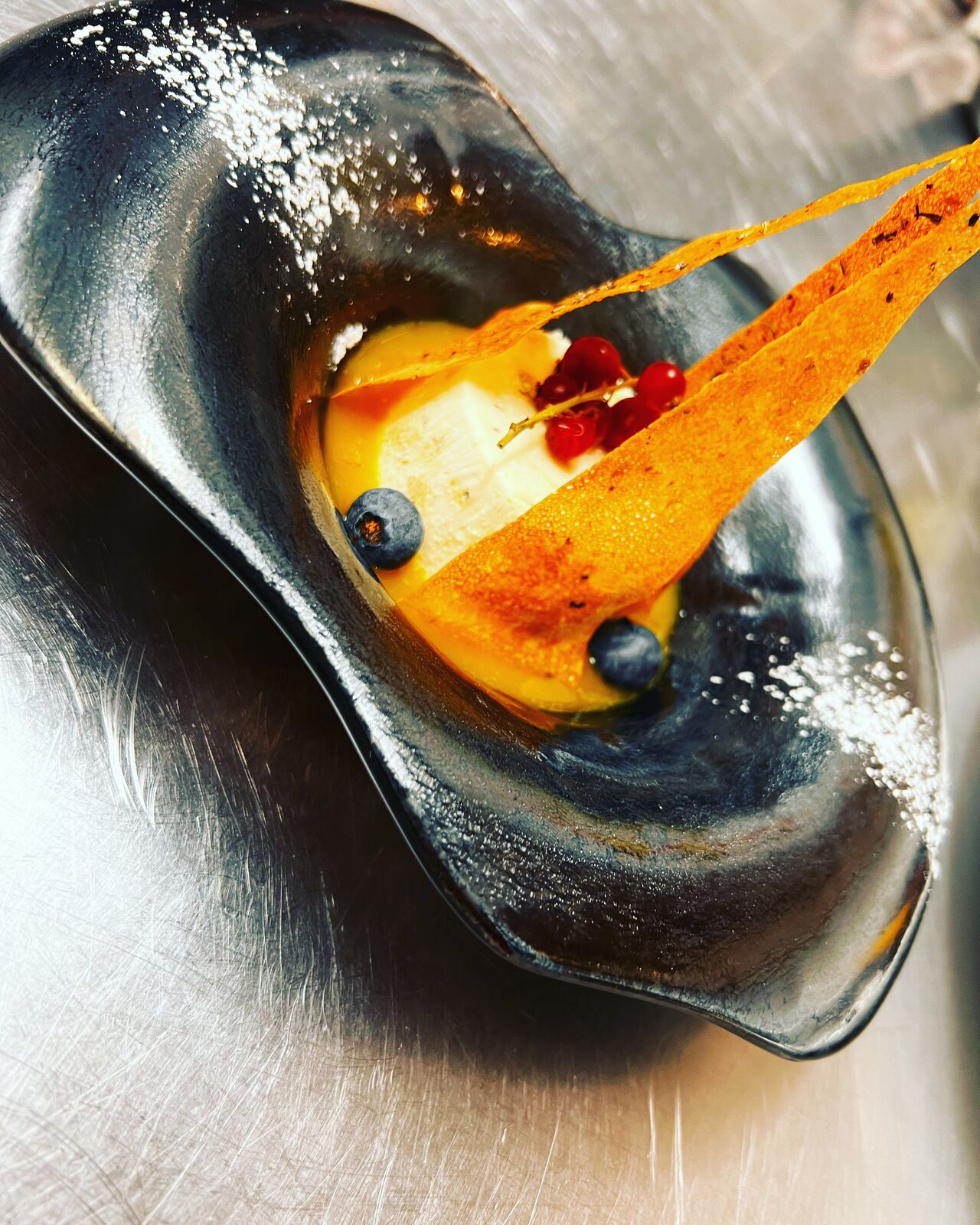 le nougat glacé, coulis de fruits de la passions