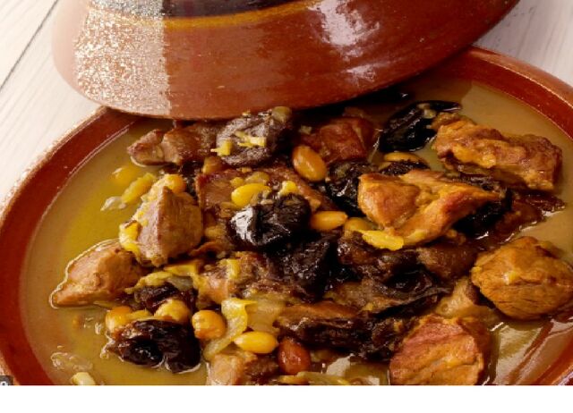 Tajine Agneau 17,50 € la part
(Agneau, légumes ou sauce oignon et raisin sec)