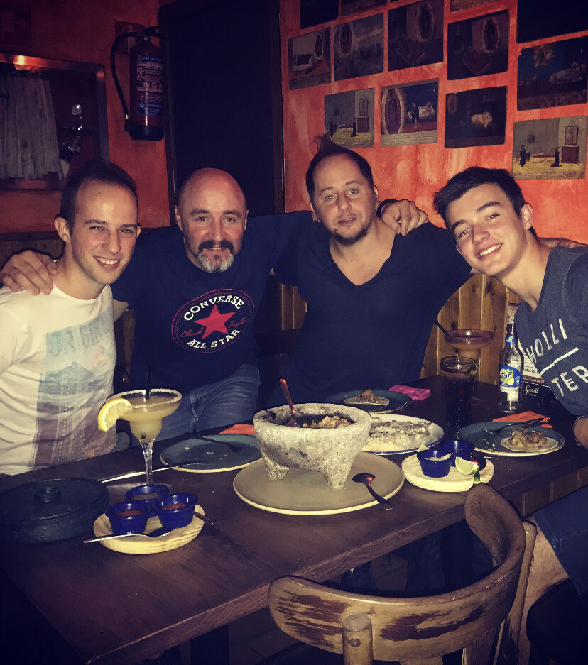 Con los actores Tomas Pozzi, carlos lorenzo y el director Teatral Tomas Cabane 