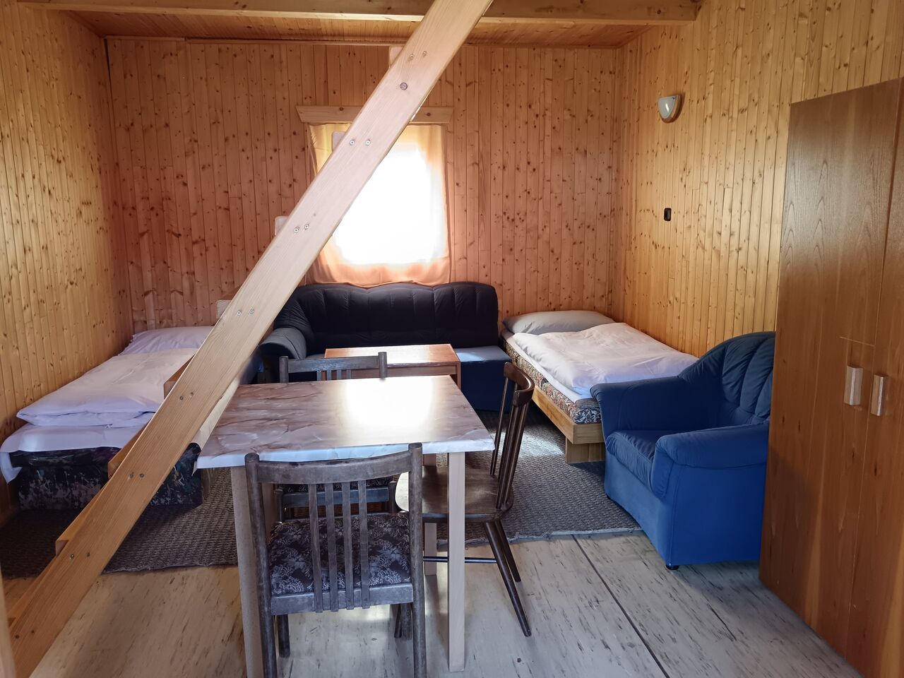 šestilůžková chatka