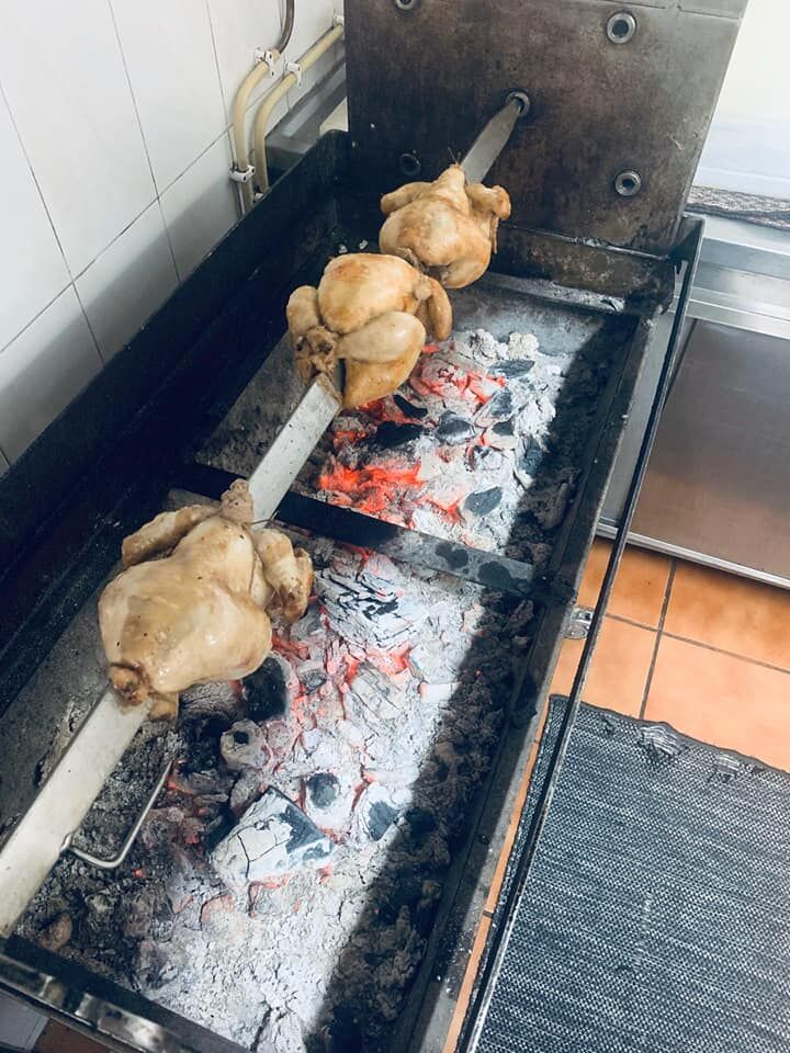 FRANGO ASSADO NO ESPETO