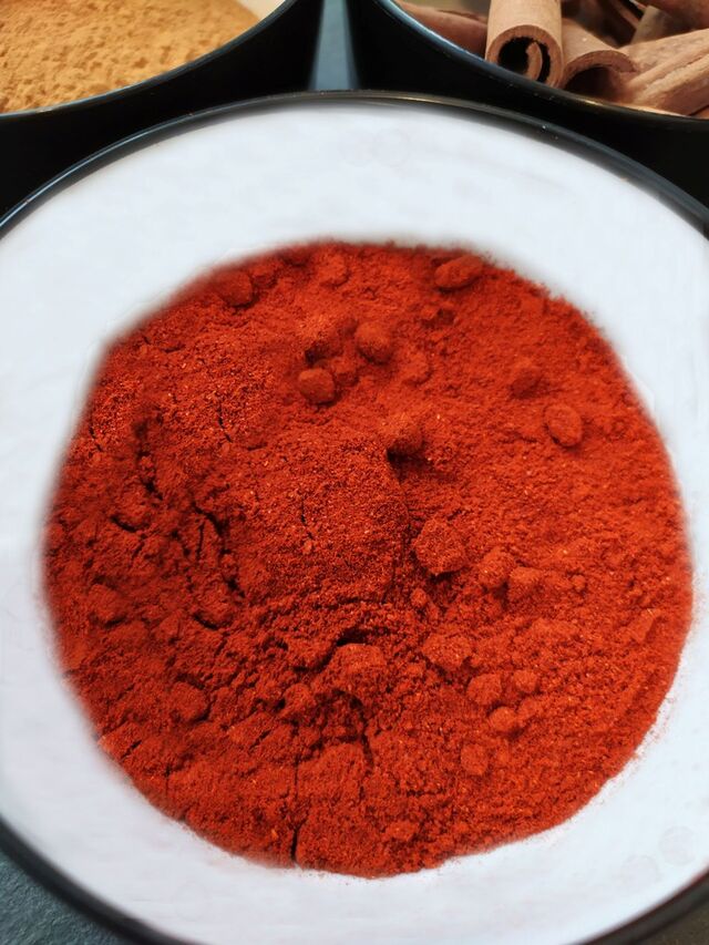 PIMENTÓN AGRIDULCE DE LA VERA (75 gr.)
Pimentón NO picante secado en chimenea.