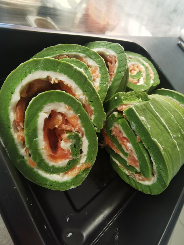 Rolada szpinakowa z łososiem