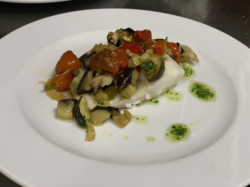 Bacalao confitado con verduritas al horno