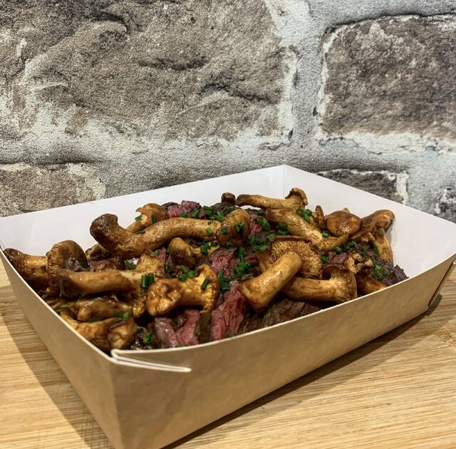 Bavette d'aloyau ~ poêlée de girolles & pomme de terre sautées