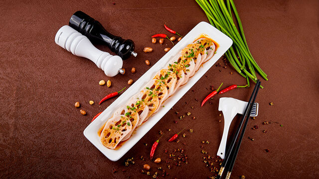 Korzeń lotosu w sosie ostrym/ Lotus root in spicy sauce 