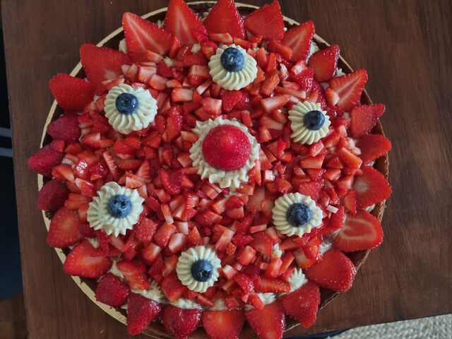 TARTE AUX FRAISES 6/8 PERS - 38,00 € (différents formats possible)