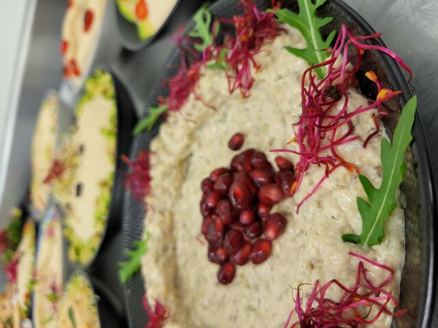 Moutabbal (Caviar d'aubergine, crème de sésame, citron, Huile d'olive)