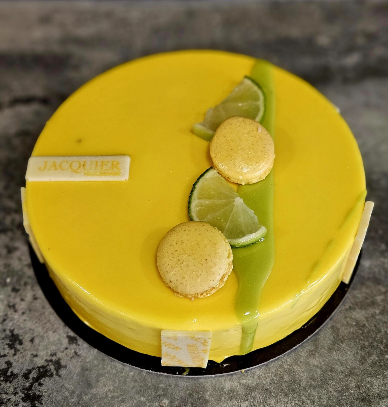 LEMON : mousse citron, crémeux citron, madeleine citron