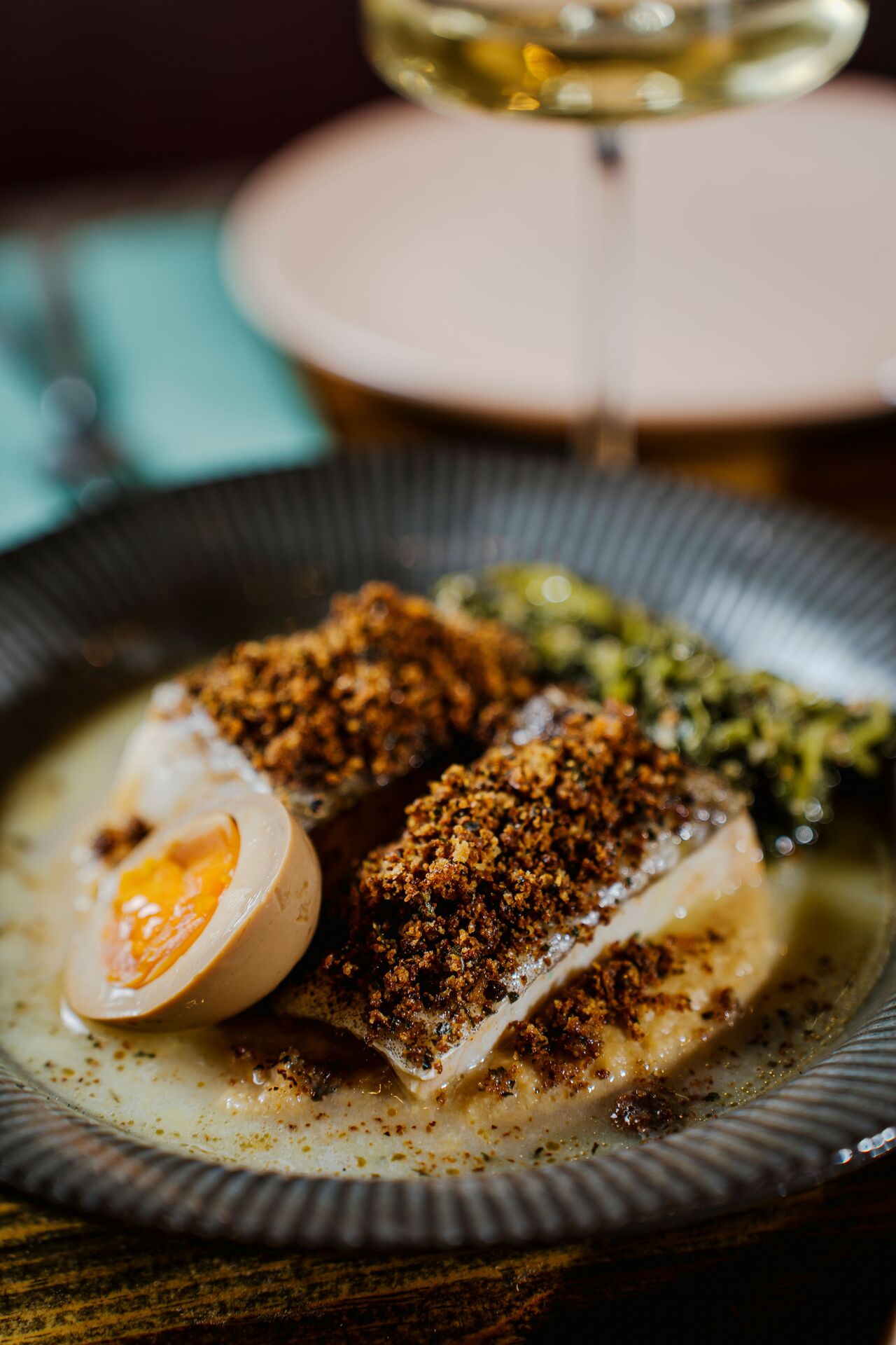 Bacalhau fresco c/ miso, húmus, grelos, ovo cozido marinado