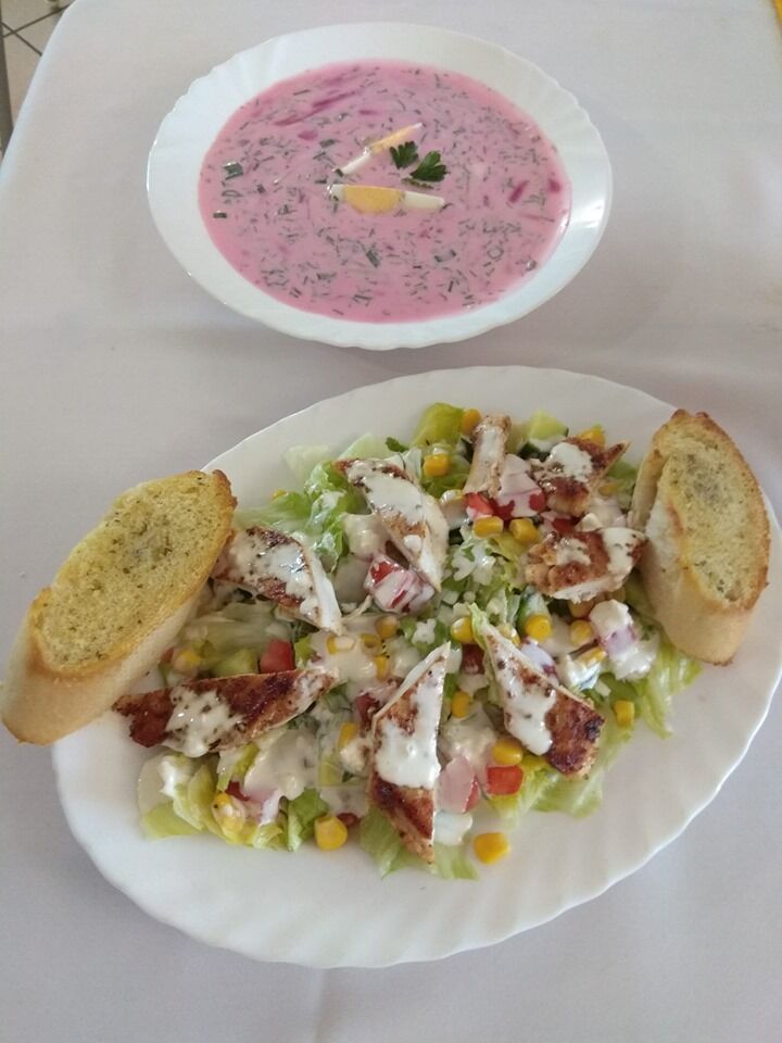 Na ciepłe dni chłodnik, sałatka z kurczaka