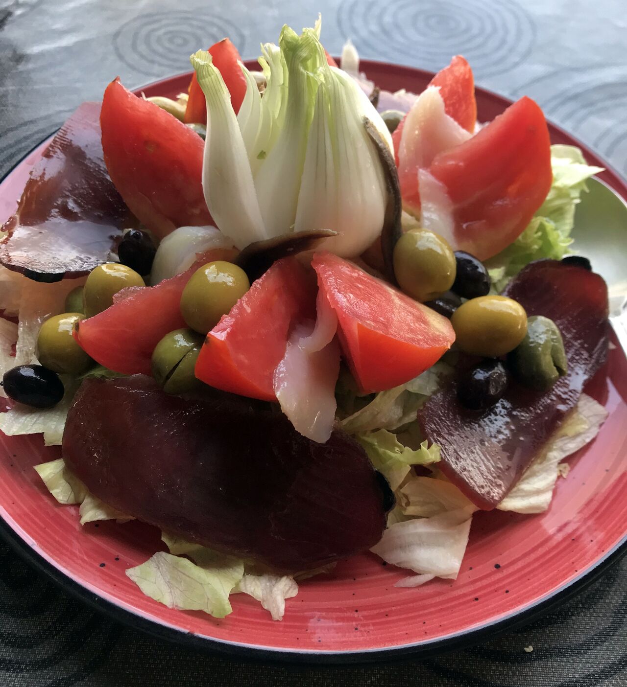ENSALADA MEDITERRANEA CON SALAZONES DE ALMADRABA