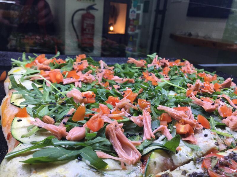 Pizza Vegana Rúcula, fruits Jaca, creme tofu