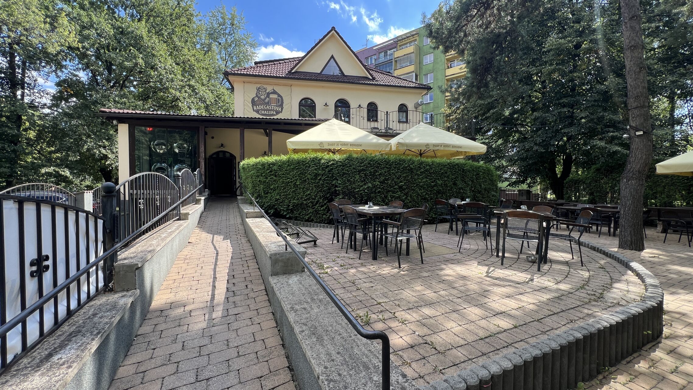 RODINNÉ OSLAVY,FIREMNÍ AKCE, TEAMBUILDING, SVATBY I SMUTEČNÍ POSEZENÍ