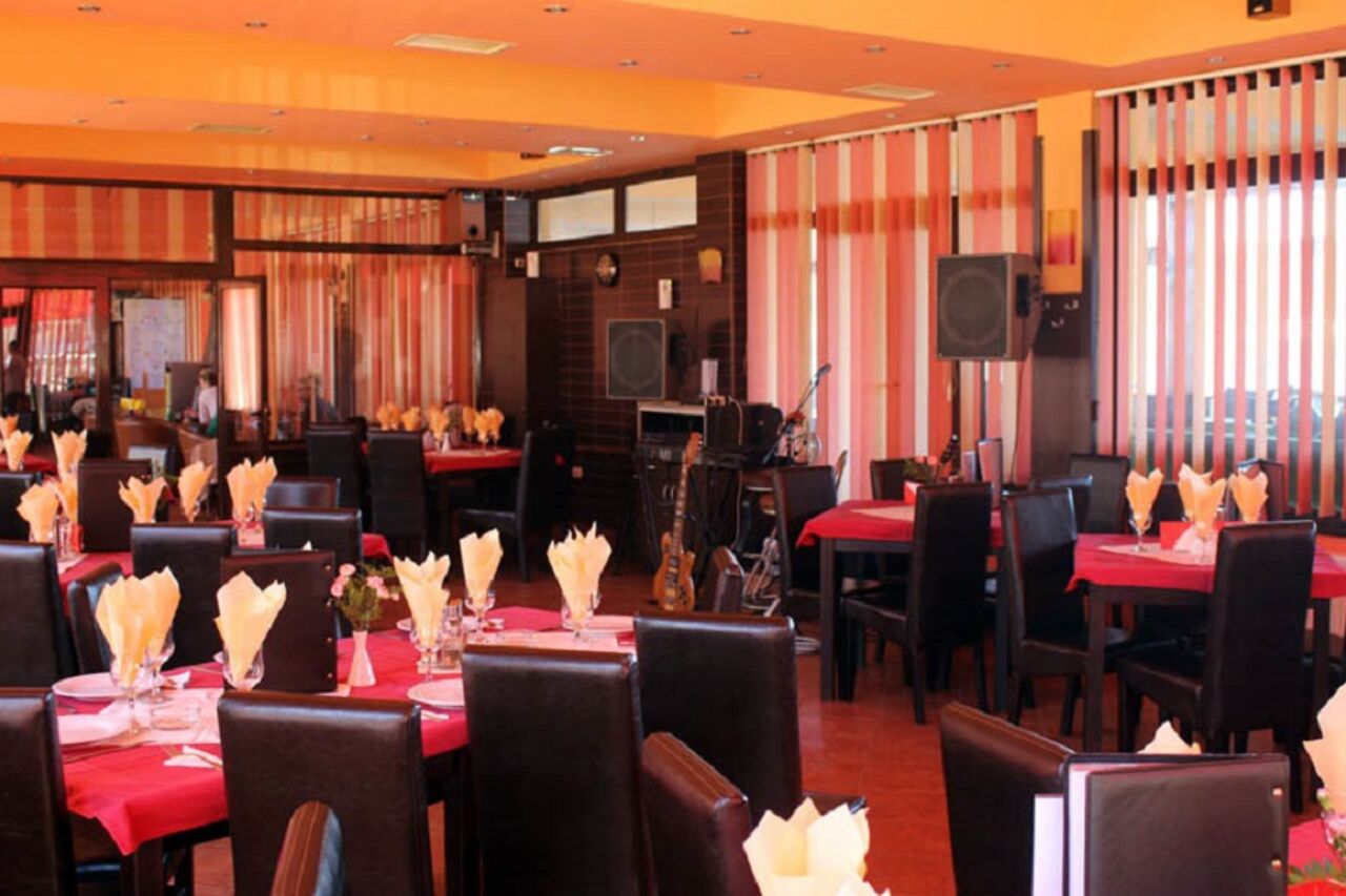Restaurant & Lounge