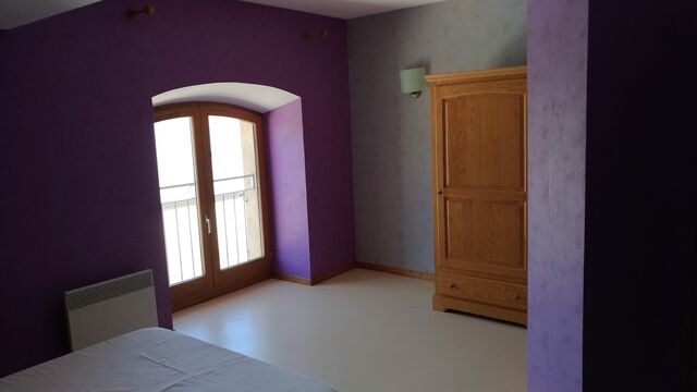 Chambre accessible double avec Salle de douche adaptée
Possibilité chambre enfants.