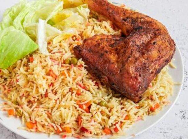 Assiette de riz basmati au poulet 