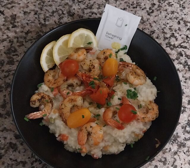 Risotto crémeux aux petits légumes, parmesan et crevettes