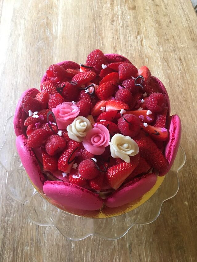 Charlotte macaron fraises
8 personnes 32€
